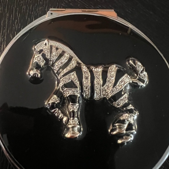 Mirror Compact. - Picture 3 of 4